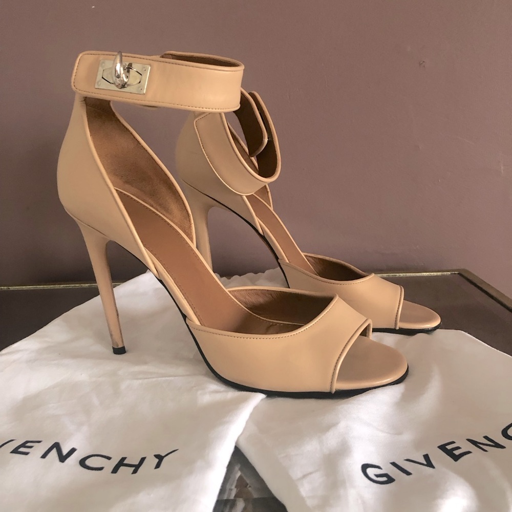 GIVENCHY nude shark sandals size 41